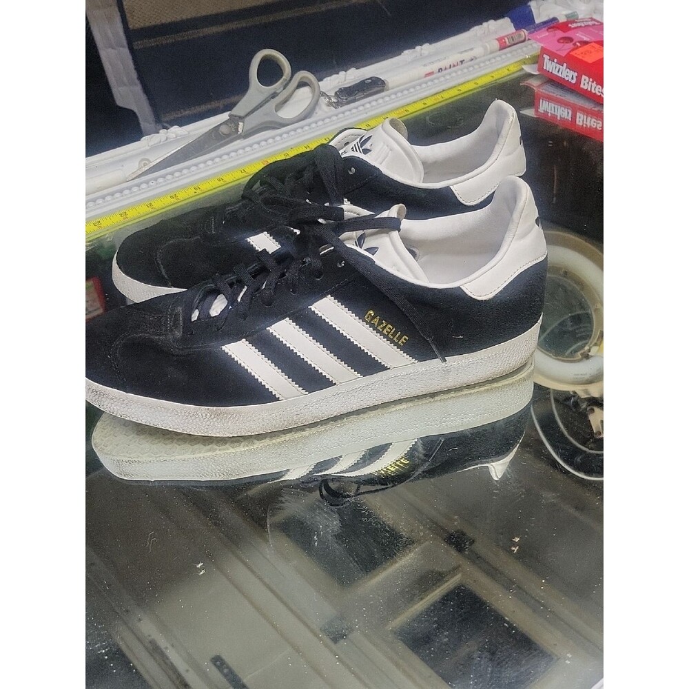 Mens 12 Adidas Gazelle sneakers in the black and white Classic Color. MINT.